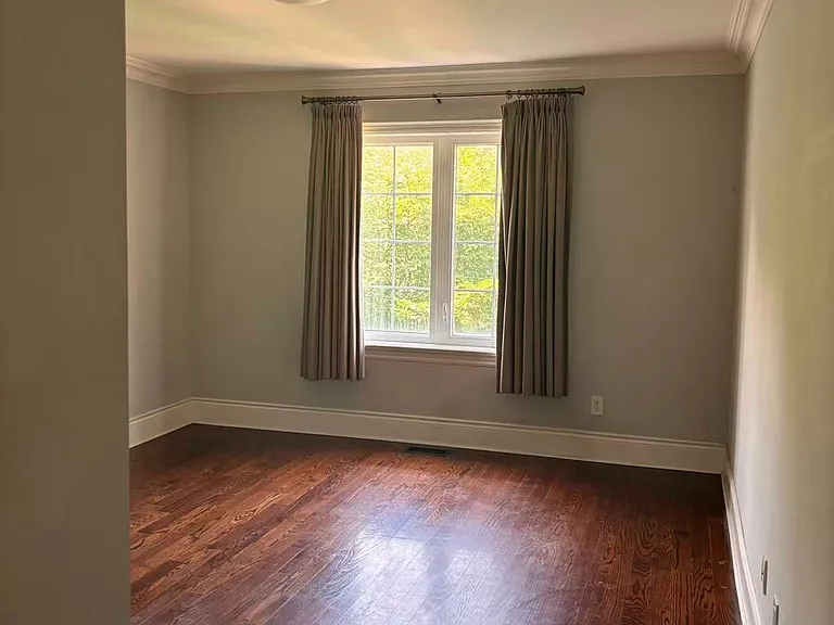 21 Leona Dr — Photo 13