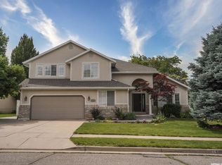 214 E Shadowbrook Ln, Kaysville, UT 84037