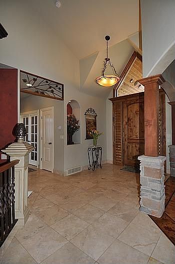 2nd image of 799 E Draper View Rd