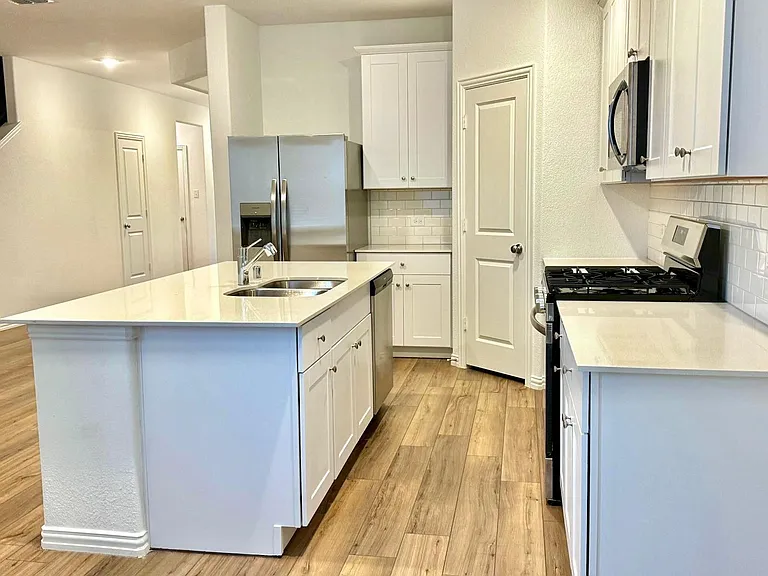 1012 Longleaf Ln — Photo 3