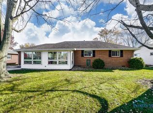 909 Klotz Rd, Bowling Green, OH 43402