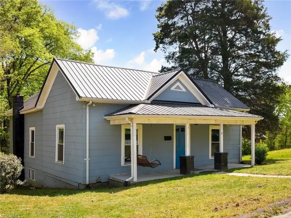 17 Hackney St, Lexington, NC 27292