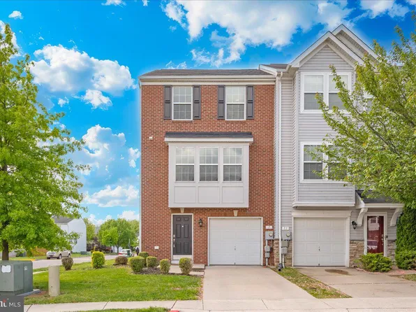 7 Newgate Ct, Falling Waters, WV 25419