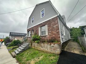 354 University Ave, Lowell, MA