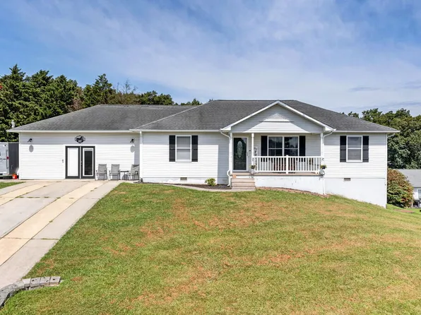 212 Bayberry Dr, Crossville, TN 38555