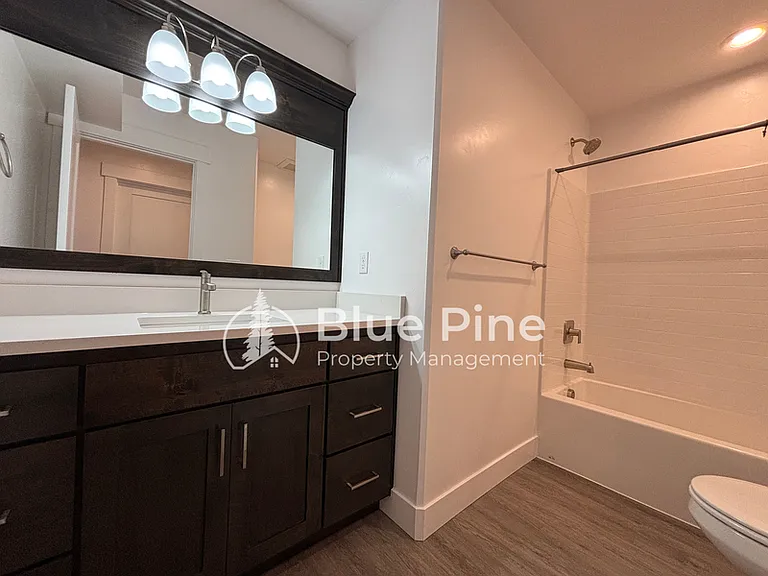 5760 Wildrose Ave — Photo 14