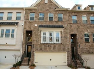 1556 Prestwick Ln, Dunwoody, GA 30338