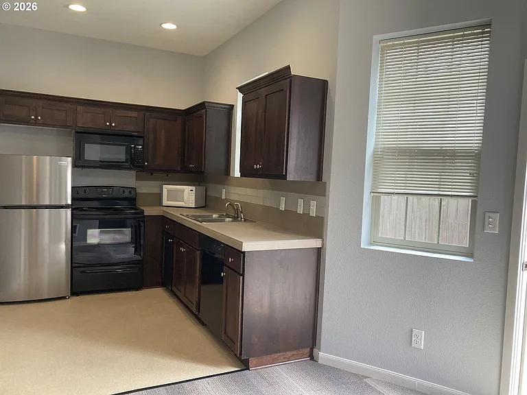 3324 SE 11th Ave — Photo 3