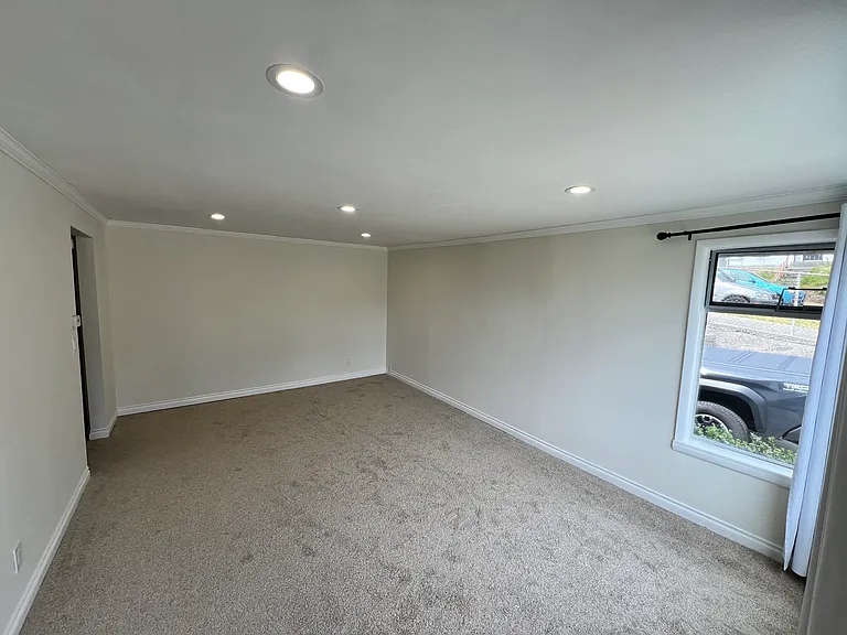 3021 SW Andover St — Photo 4