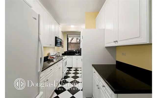 Sold by Douglas Elliman | media 22