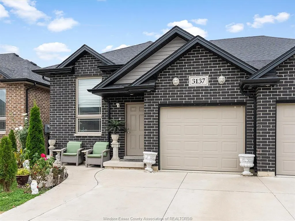 3 bed, $2,900 — Photo 1