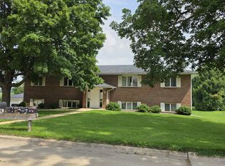 1019 N Elm St #4, Cresco, IA 52136