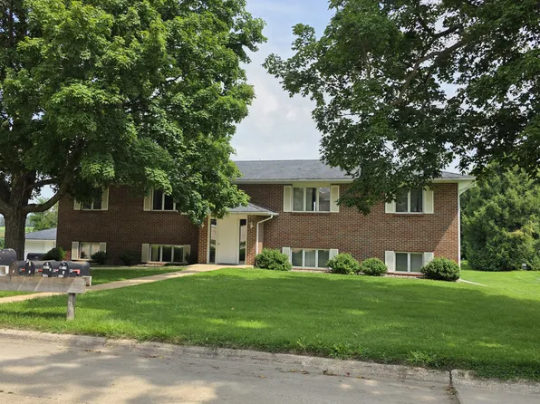 1019 N Elm St #4, Cresco, IA 52136