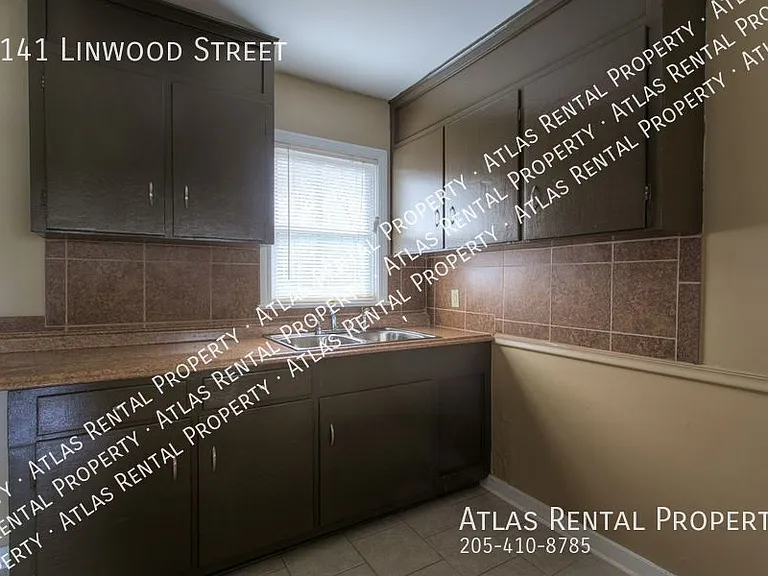1141 Linwood St — Photo 8