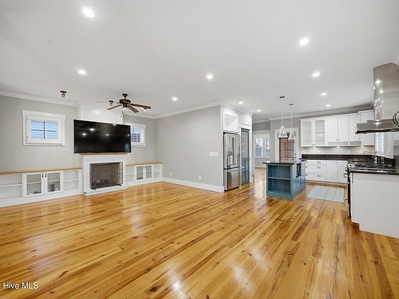 4th image of 319 E Nash Street