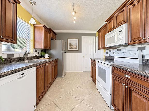5th image of 1318 BALBOA COURT
