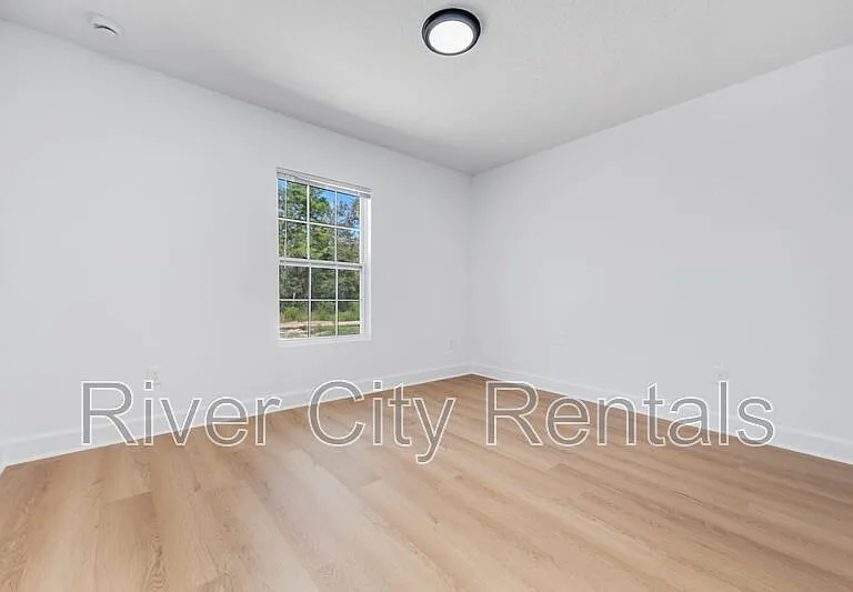 1030 SE 52nd St — Photo 11