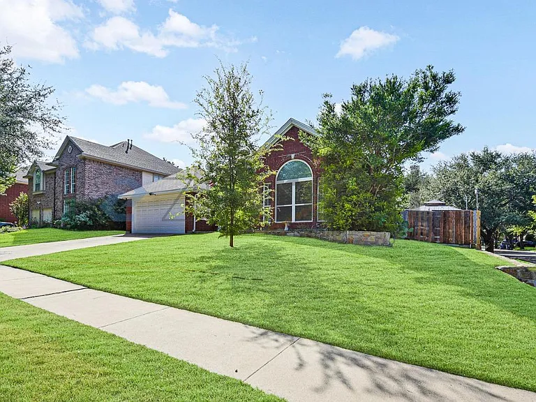 5412 Blue Water Lake Dr — Photo 2
