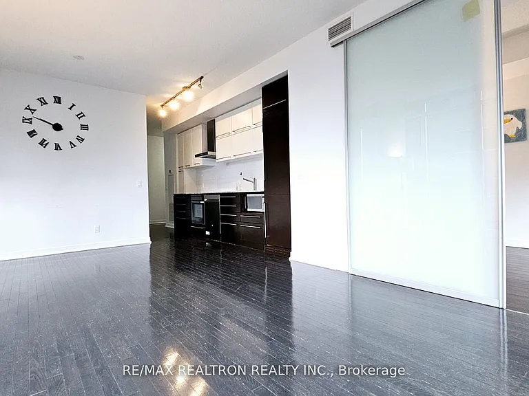 770 Bay St #712 — Photo 6