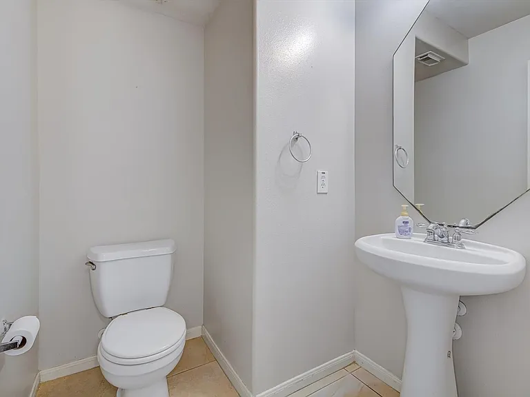 13983 Maximos Dr — Photo 31