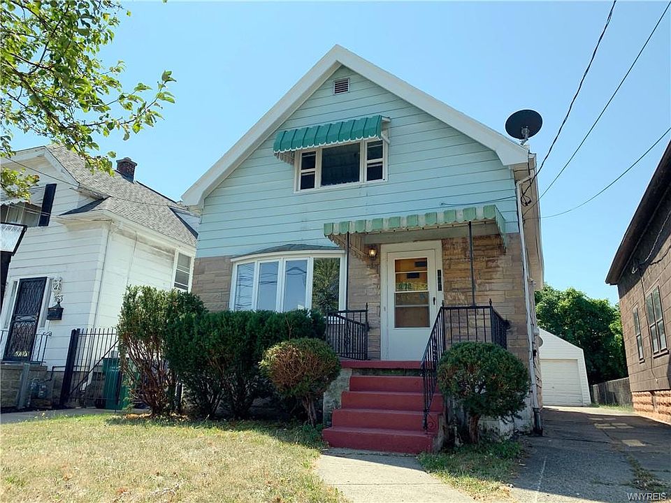 1st image of 161 Roosevelt Ave