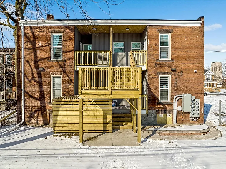 89 W Philadelphia St #8 — Photo 12