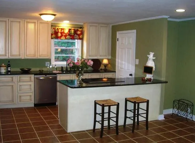 106 Hawkins Dr — Photo 6