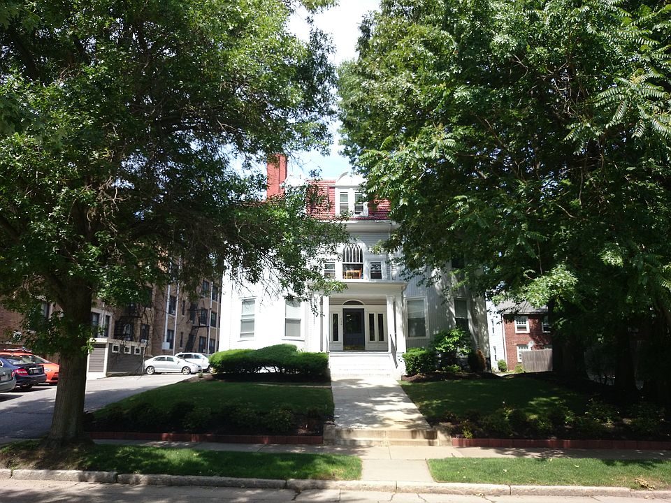 2nd image of 134 Babcock St APT 1