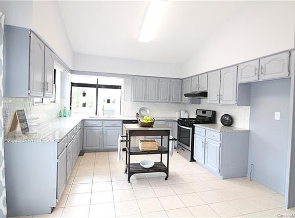 3rd image of 2451 Lynbridge Dr