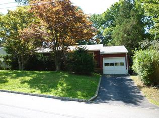 28 Valley View Dr, Mine Hill, NJ