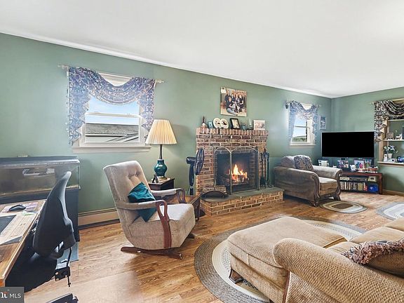 2nd image of 309 Fairview St