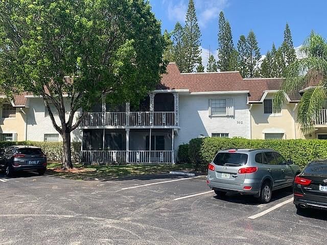 1st image of 702 SE 2nd Ave APT 305