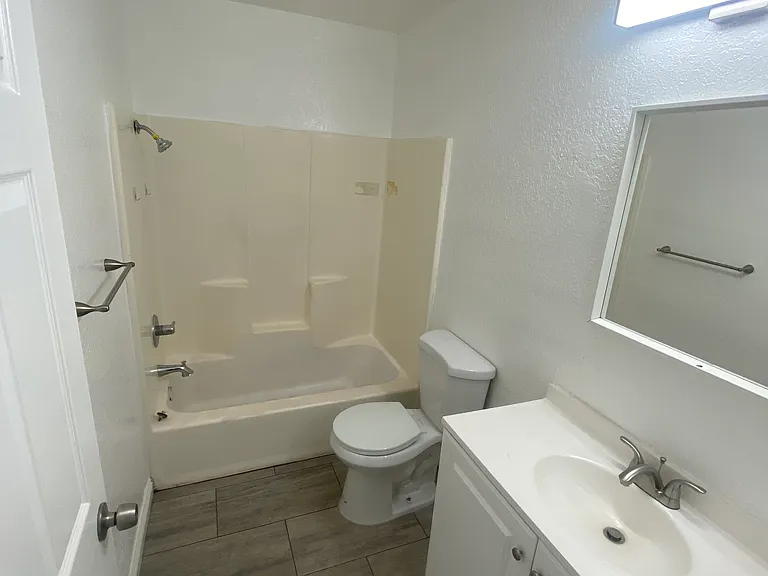 1121 Barstow Rd #C — Photo 22