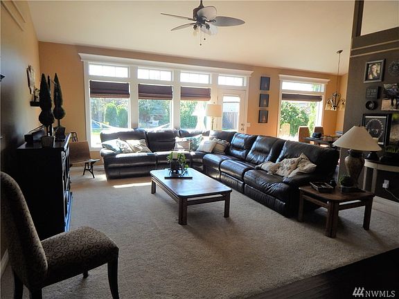 3rd image of 449 Viewmont Dr SE