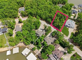 1697 Via Appia Dr, Sunrise Beach, MO 65079