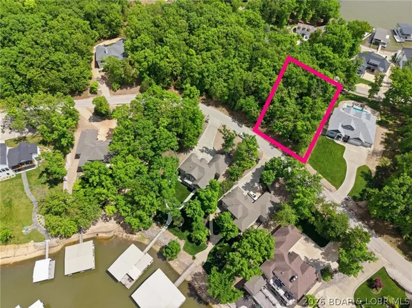 1697 Via Appia Dr, Sunrise Beach, MO 65079