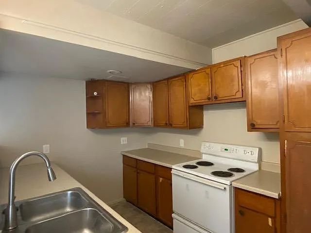 3 bed, 1.5 bath, 1648 sqft, $1,350 — Photo 4
