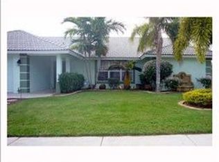7074 Lake Island Dr, Lake Worth, FL 33467