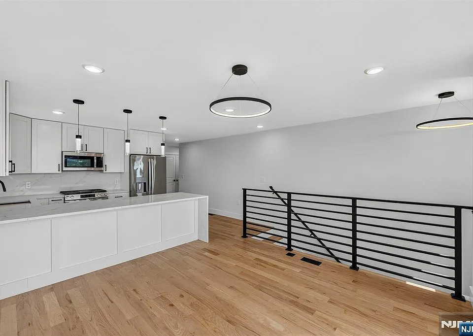 62 Hillside Ave
