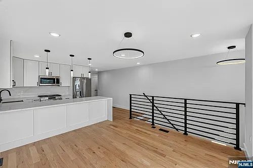 62 Hillside Ave Photo 1