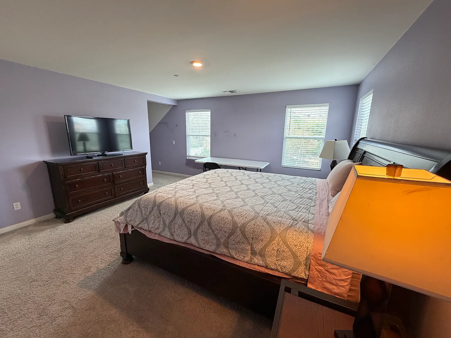 4 bed, 3000 sqft, $1,200 — Photo 2