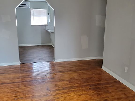 5th image of 406 N 8th St APT 15
