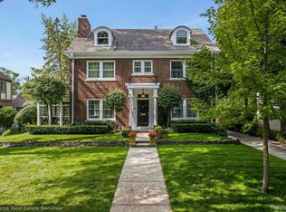 781 Bedford Rd, Grosse Pointe Park, MI 48230