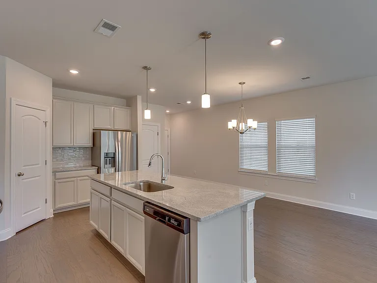 1006 McKee Ct — Photo 8