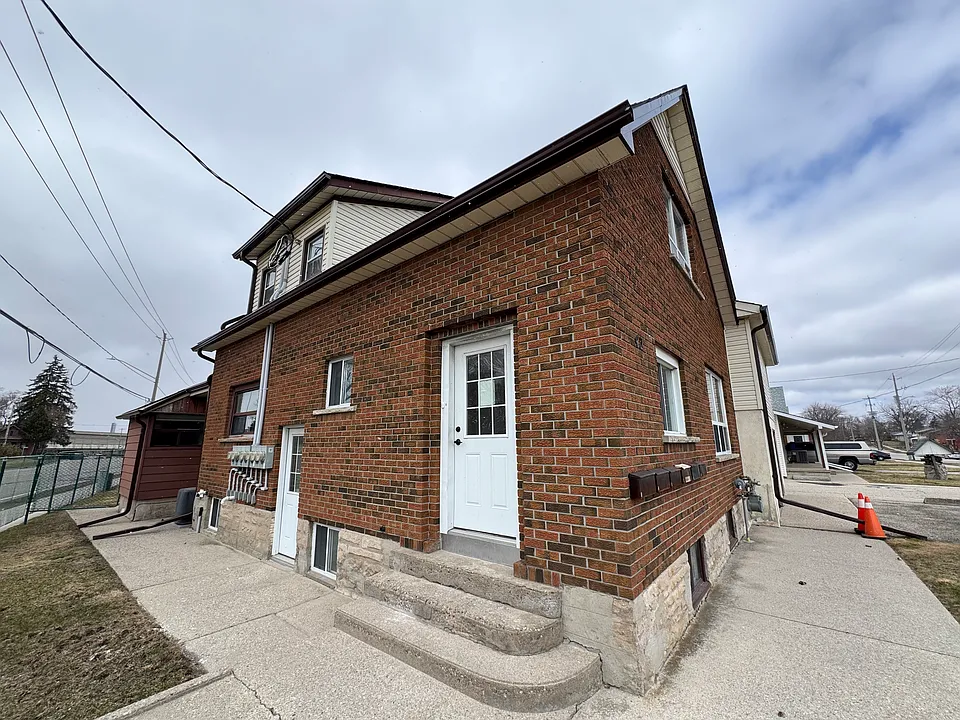 42 Wilfred Ave #2
