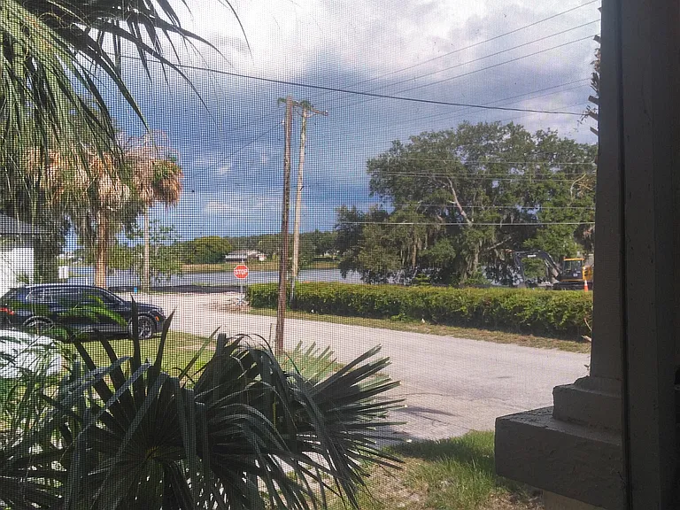 Avenue B NE — Photo 1
