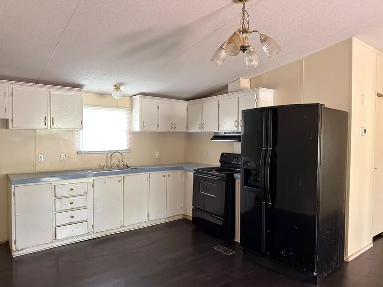 8607 Burleson Manor Rd — Photo 4