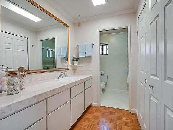 4th image of 385 Larkspur Dr #A
