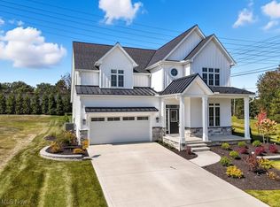 560 Magnolia Ct, Mayfield Village, OH 44143