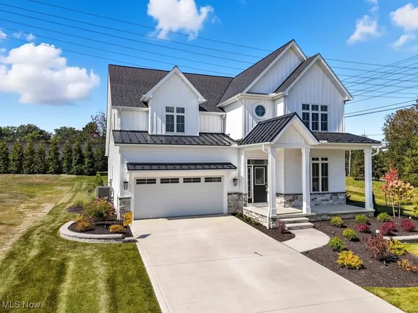 560 Magnolia Ct, Mayfield Village, OH 44143